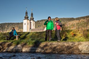 Wanderer vor dem Dom zu Gurk