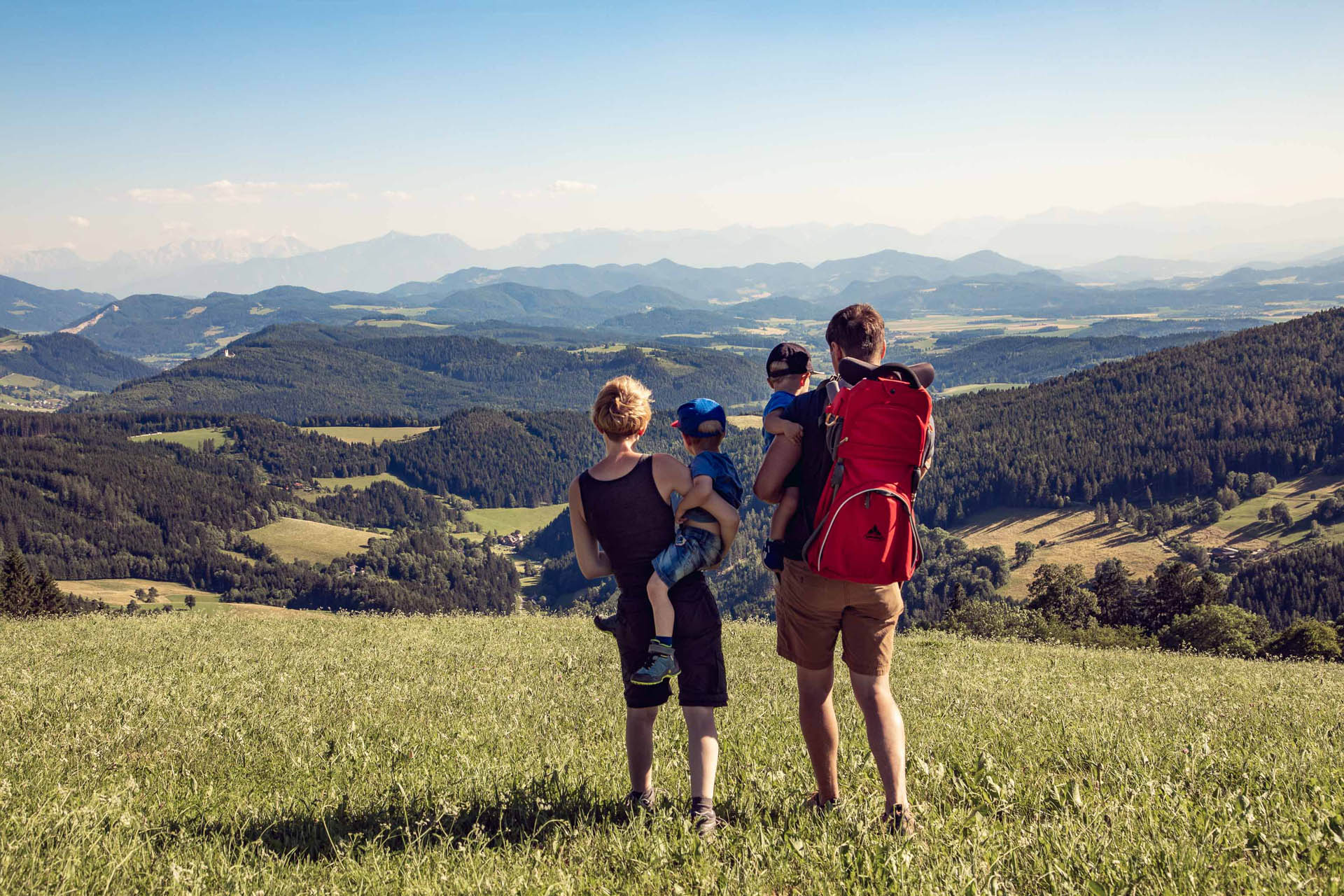 Blick von der Saualm über das Tal - Familienwanderung