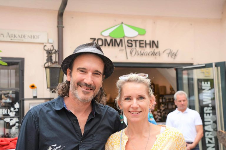 Zommstehn am Mårkt - Pärchen