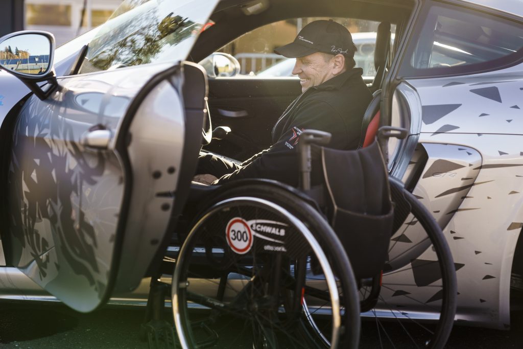 Porsche Fahren trotz Rollstuhl