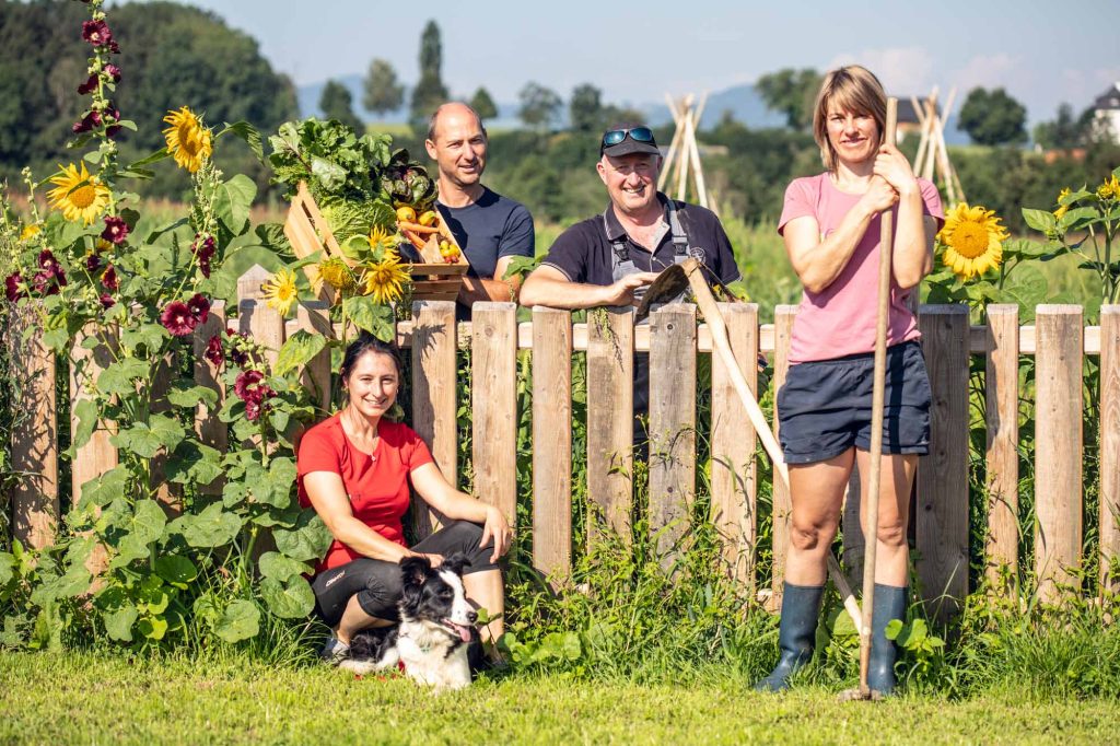 Andreas, Barbara, Franz und Susanne am Feld