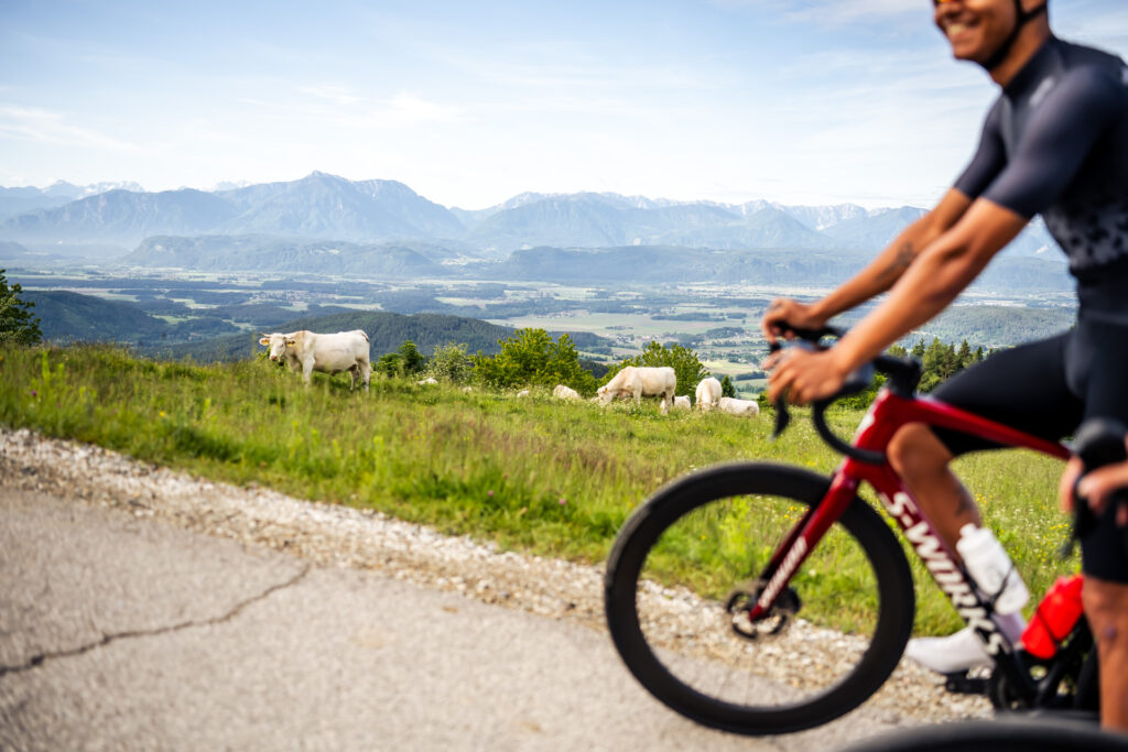 Mann auf Fahrrad in Mittelkärnten